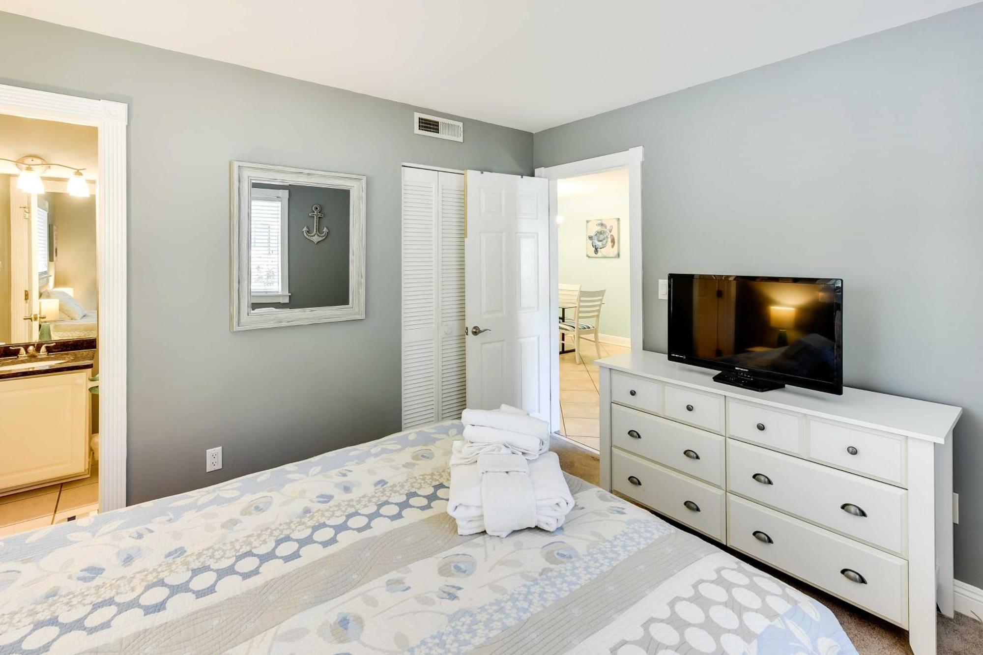Apartment Hilton Head Pool Deck Access, Walk To