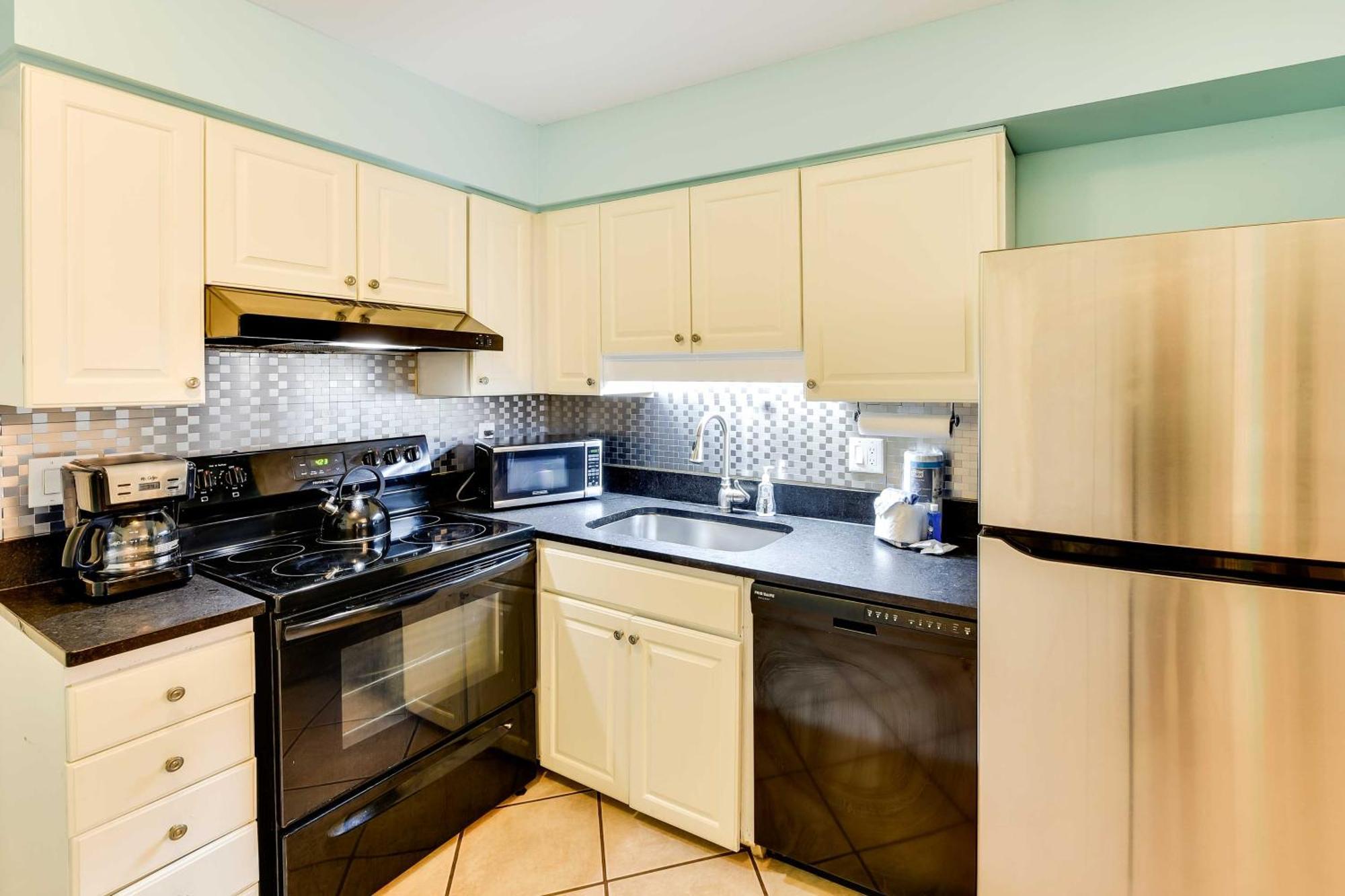 Hilton Head Pool Deck Access, Walk To Apartment *