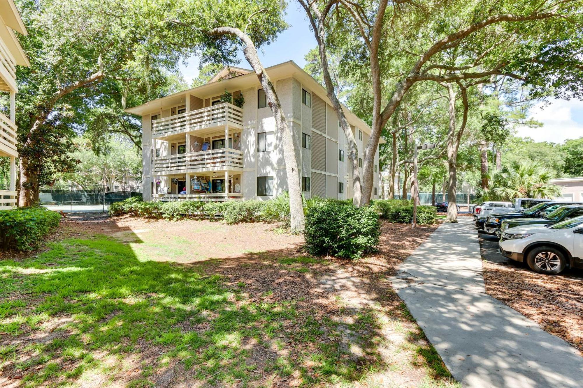 Apartment Hilton Head Pool Deck Access, Walk To