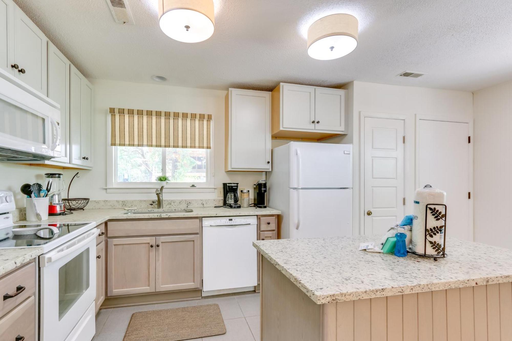 Updated With Patio Holiday home *
