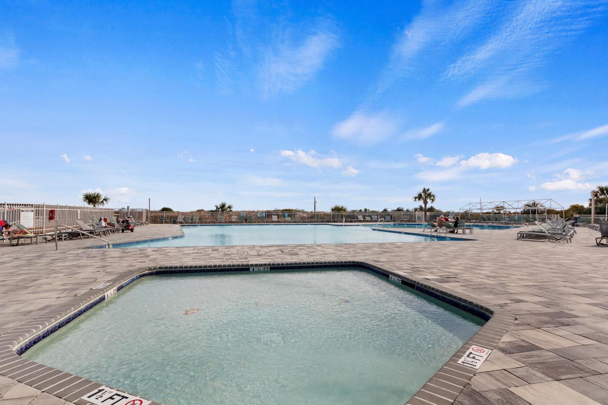 Lover's Paradise. On The Beach. Sleeps 8. Apartment