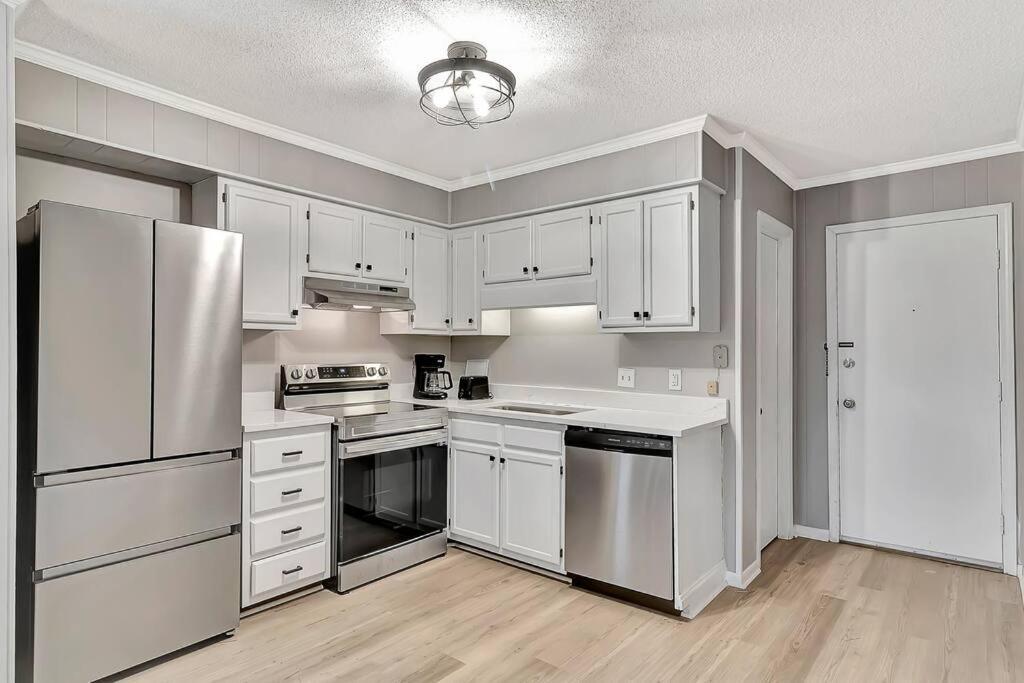 Lover's Paradise. On The Beach. Sleeps 8. Apartment Hilton Head Island