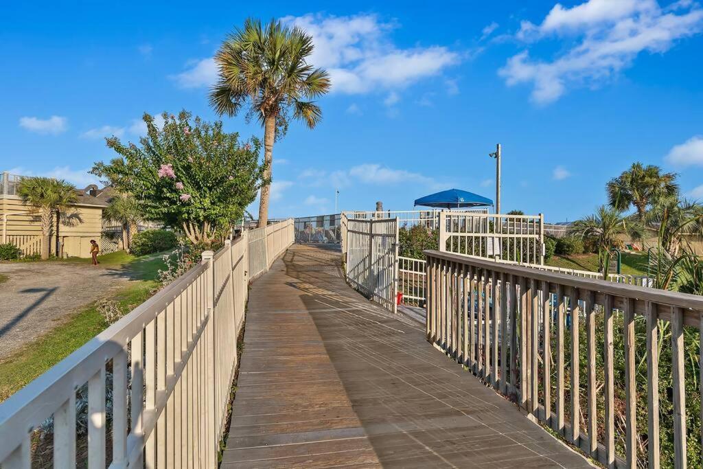 Lover's Paradise. On The Beach. Sleeps 8. * Hilton Head Island