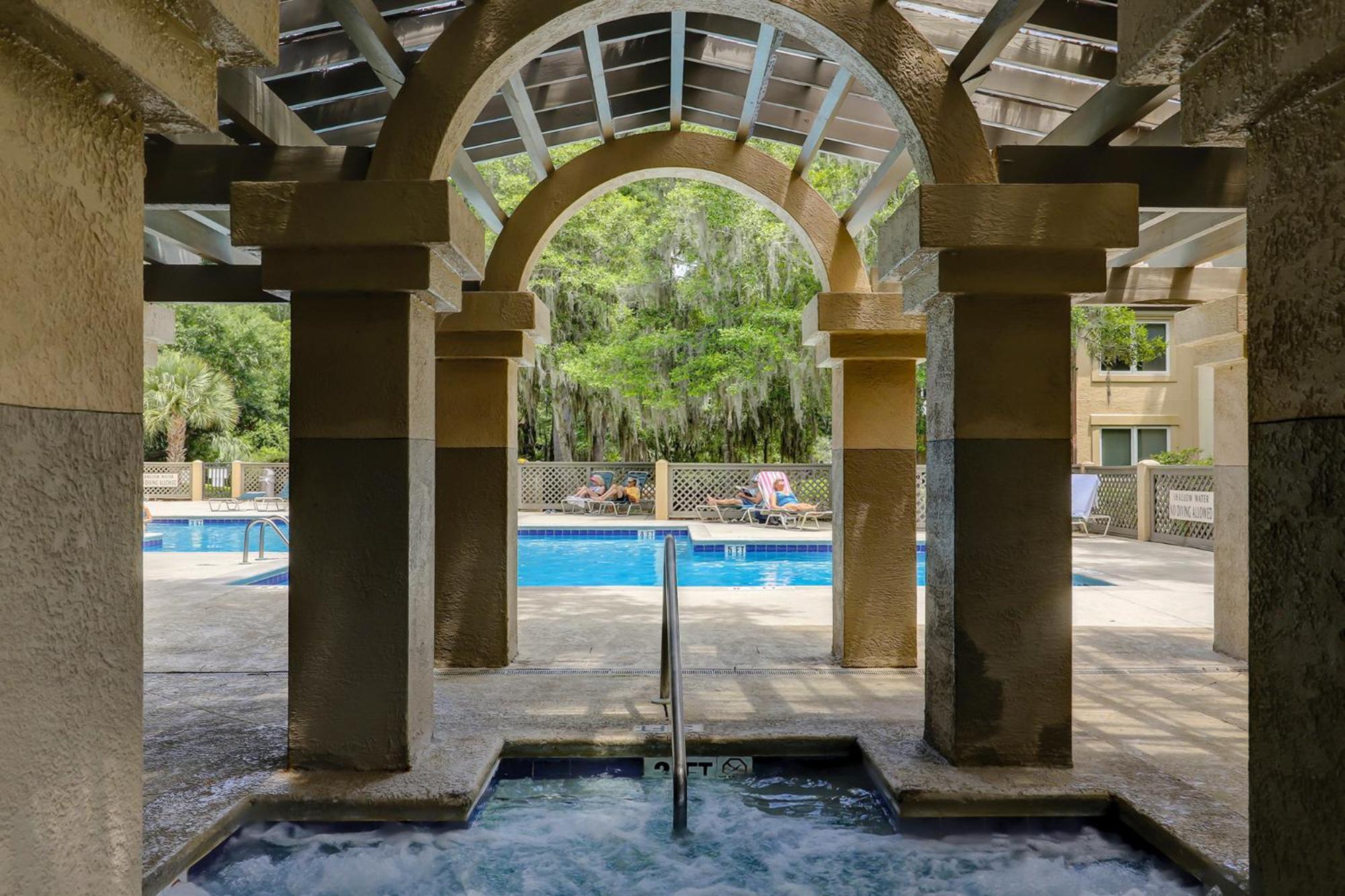 Villa Colonnade Club 146 *