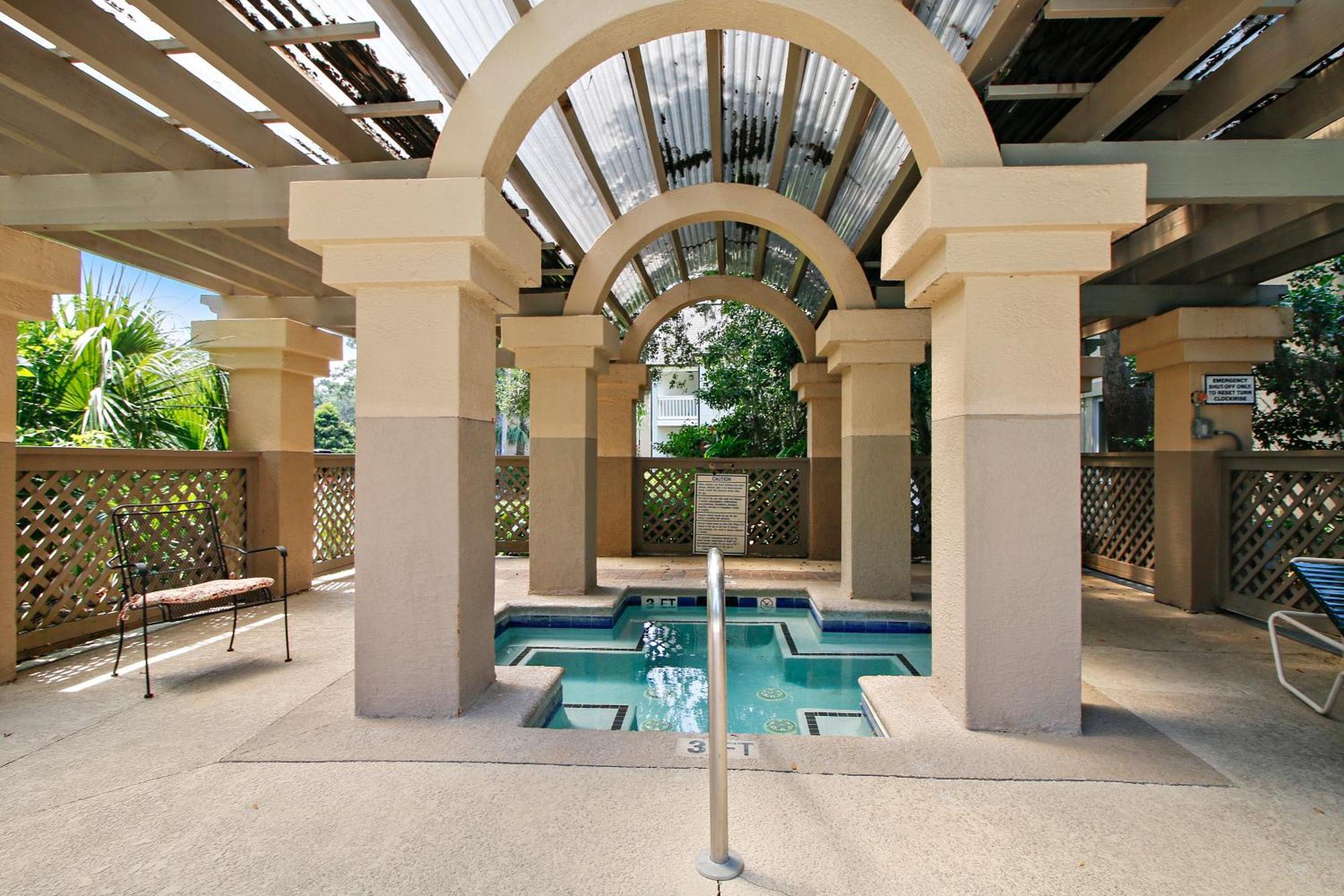 Villa Colonnade Club 146