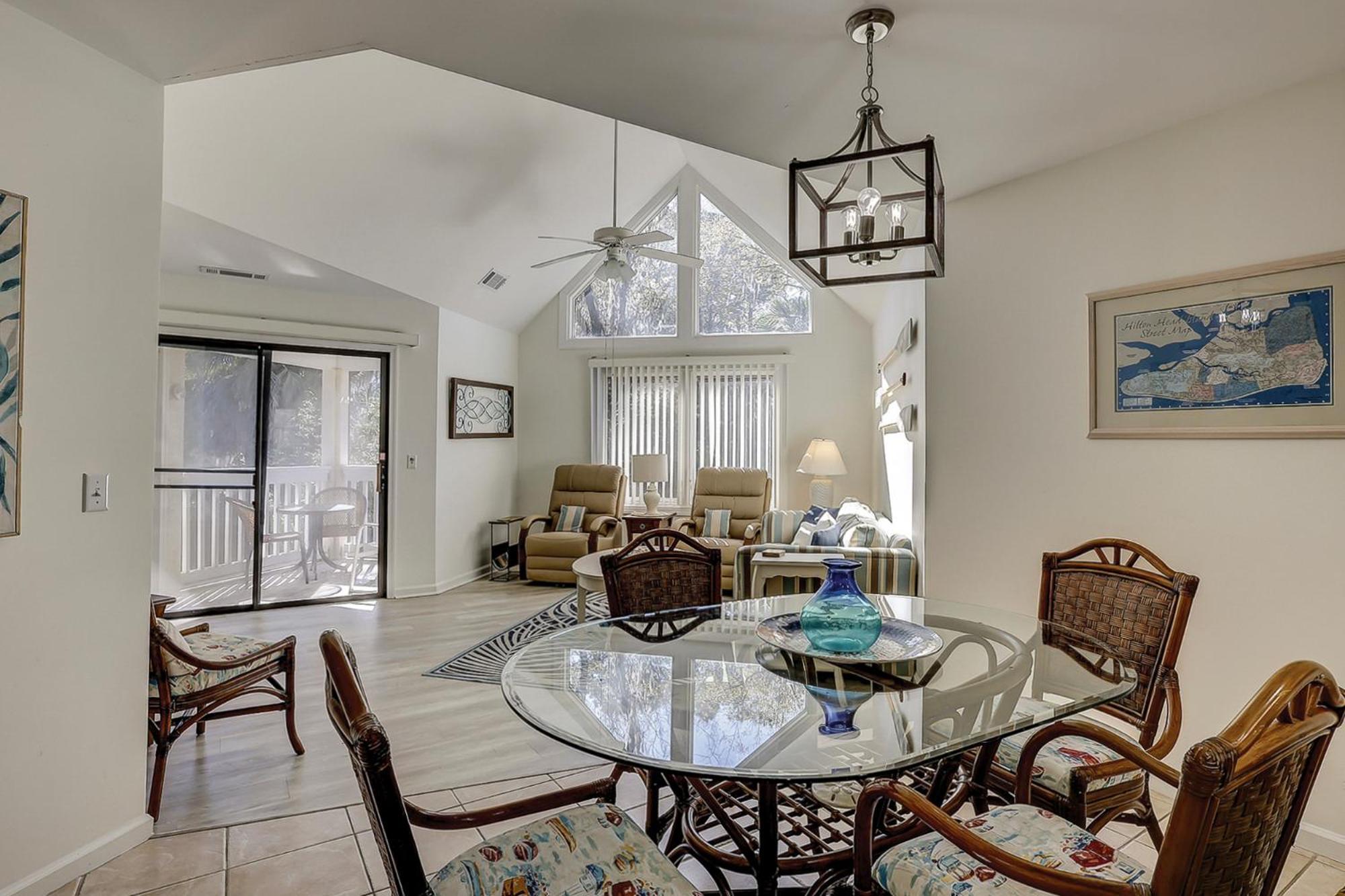 Colonnade Club 206