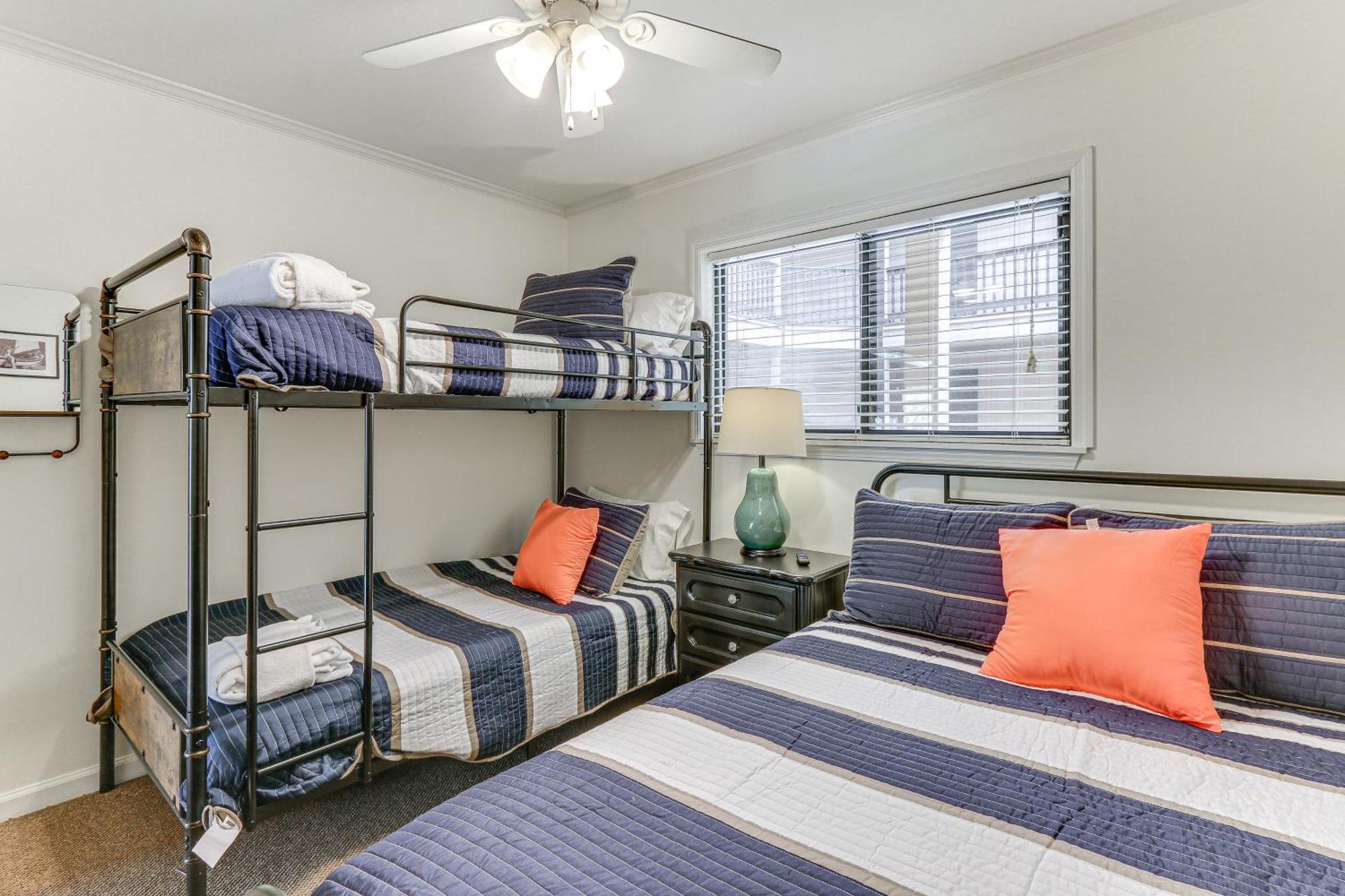 Hilton Head With Deck - Walk To And Pool! *