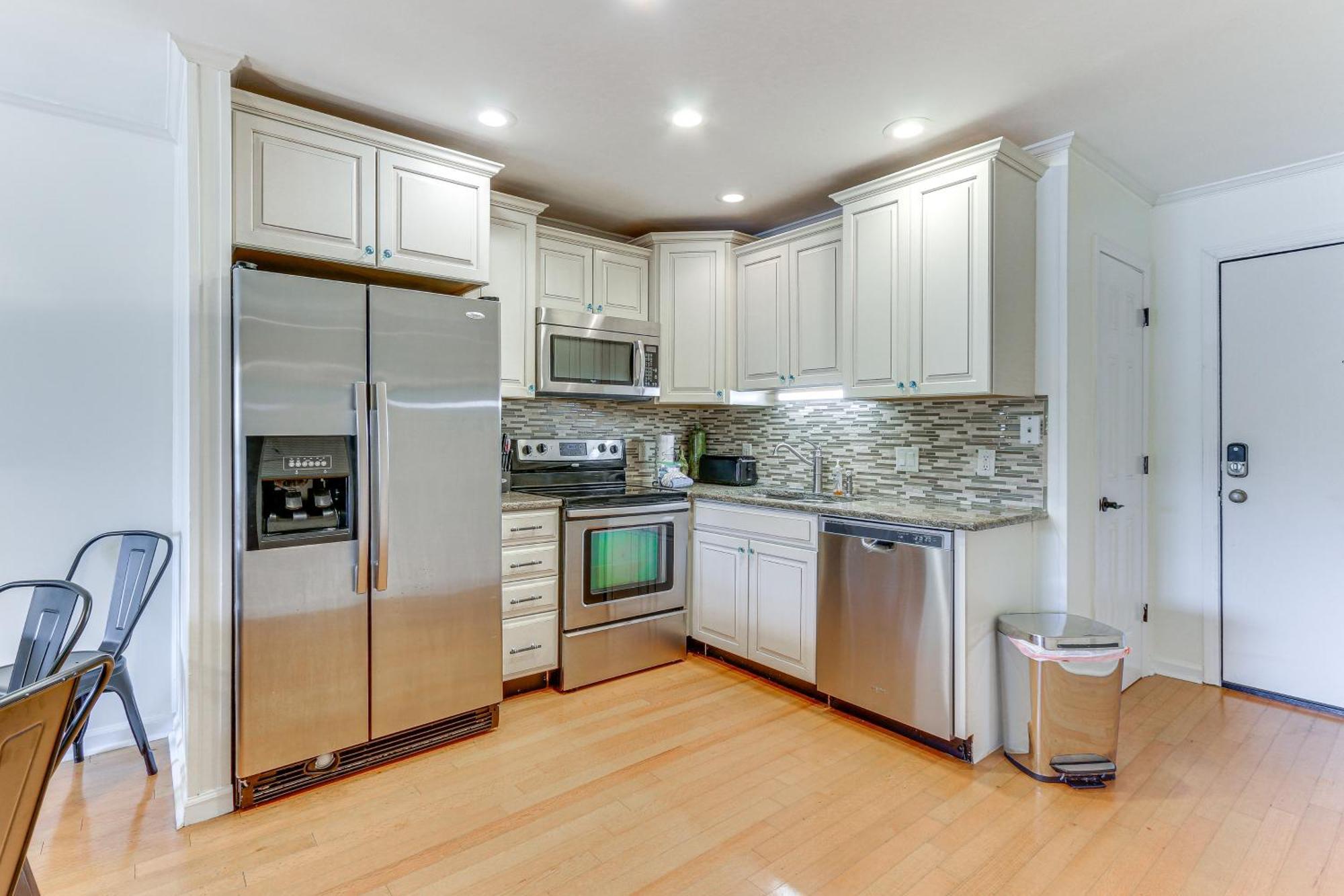 Hilton Head With Deck - Walk To And Pool! *