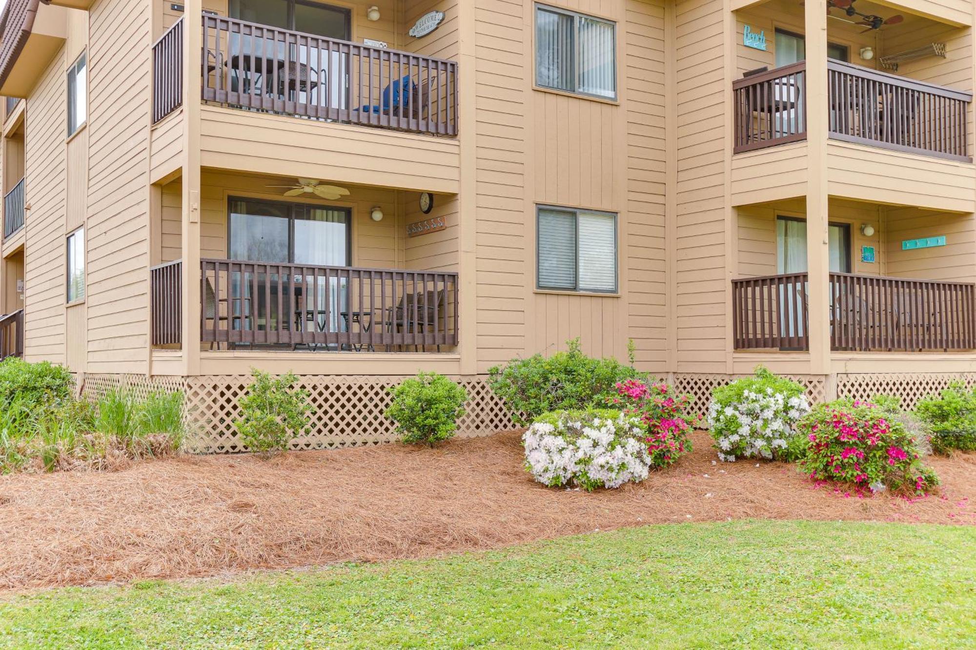 Hilton Head With Deck - Walk To And Pool!