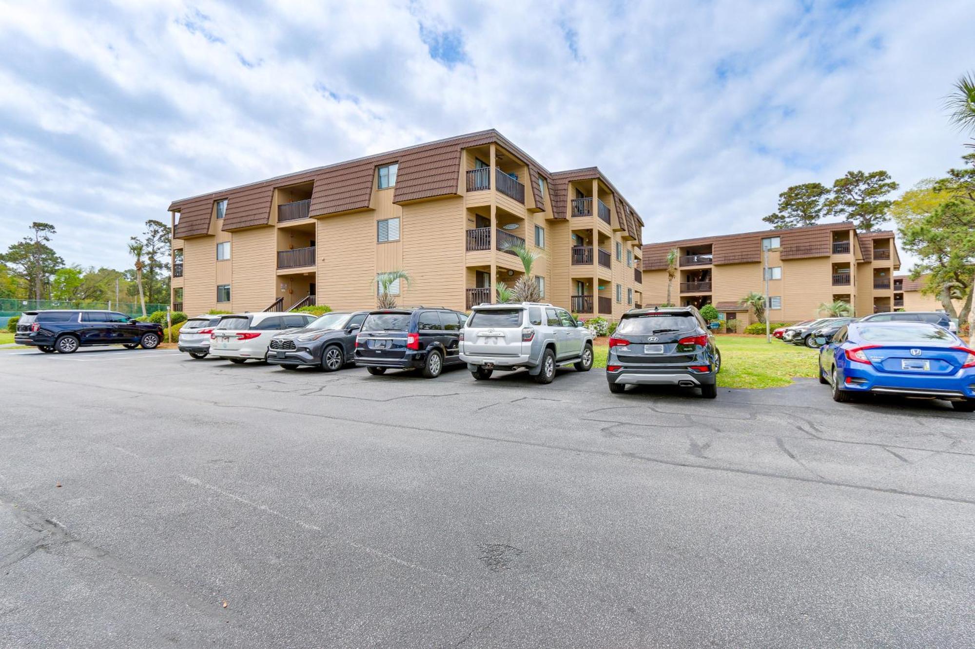 Hilton Head With Deck - Walk To And Pool! Apartment Hilton Head Island