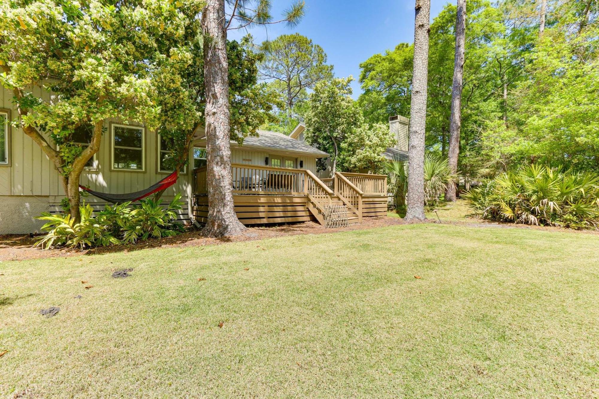 Holiday home Sea Pines Escape With Deck About 2 Mi To Beach!