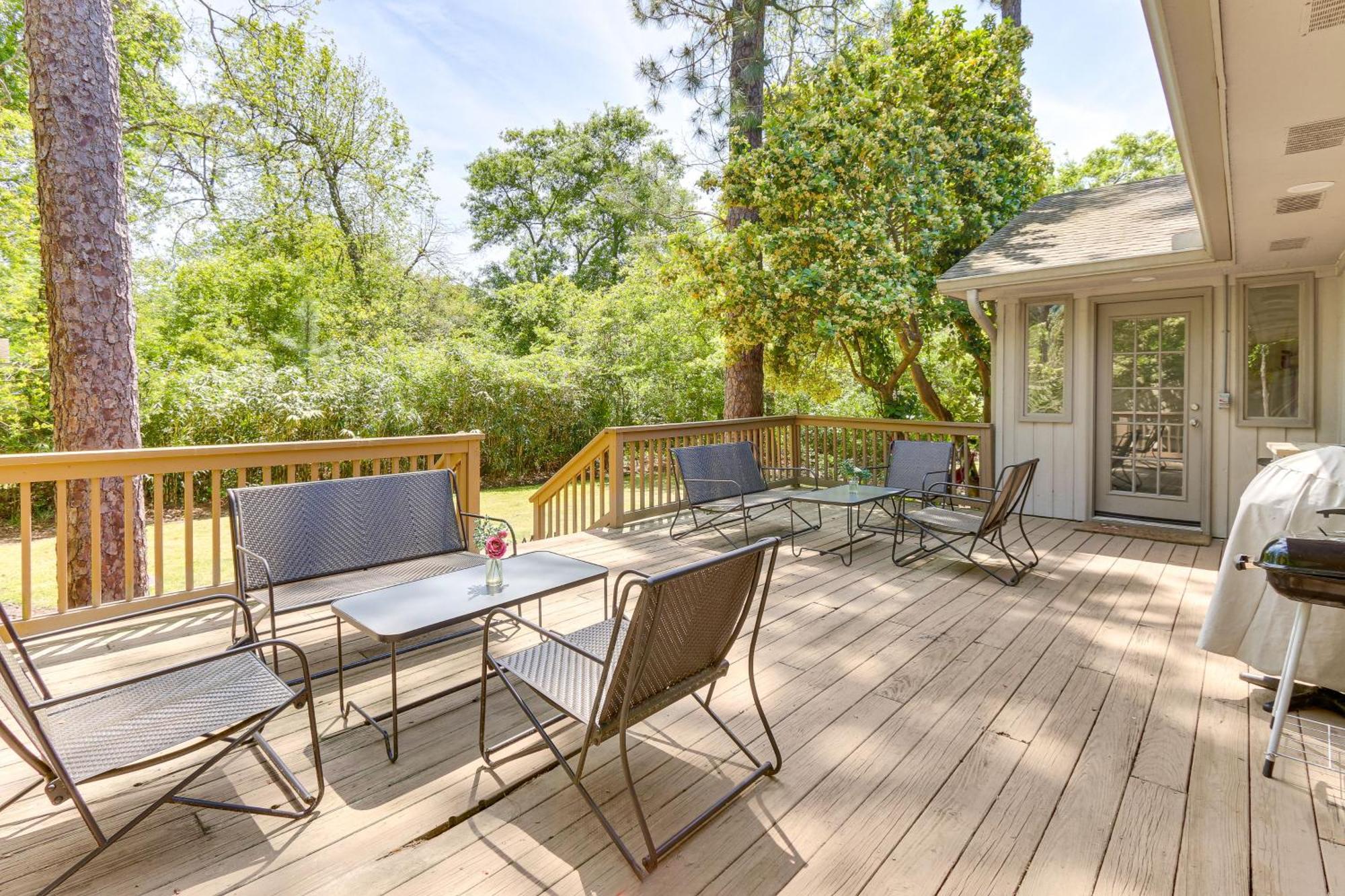 Holiday home Sea Pines Escape With Deck About 2 Mi To Beach!