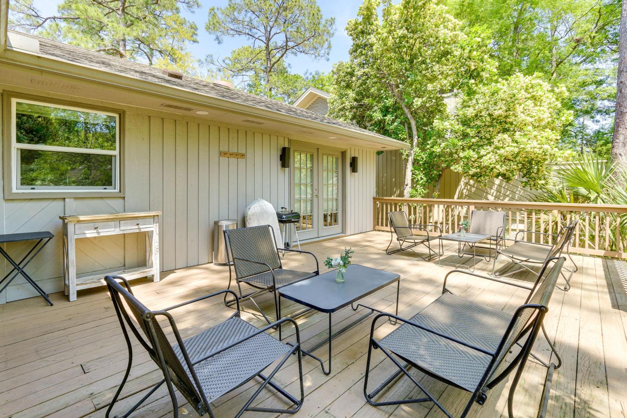 Sea Pines Escape With Deck About 2 Mi To Beach!
