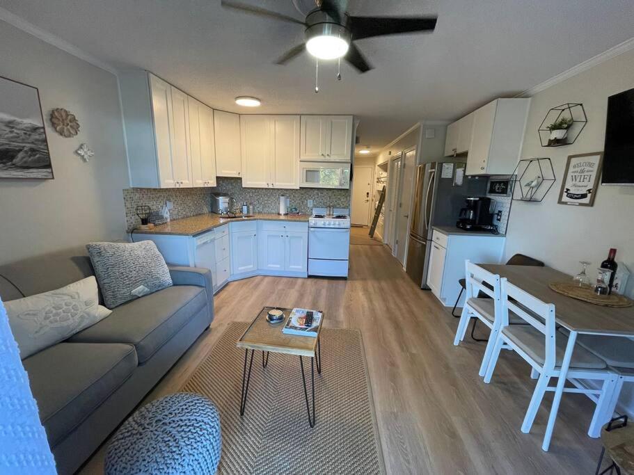 Just Beachy! Absolute Notch Design, Oceanviews Apartment