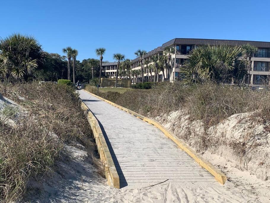 Apartment Just Beachy! Absolute Notch Design, Oceanviews *