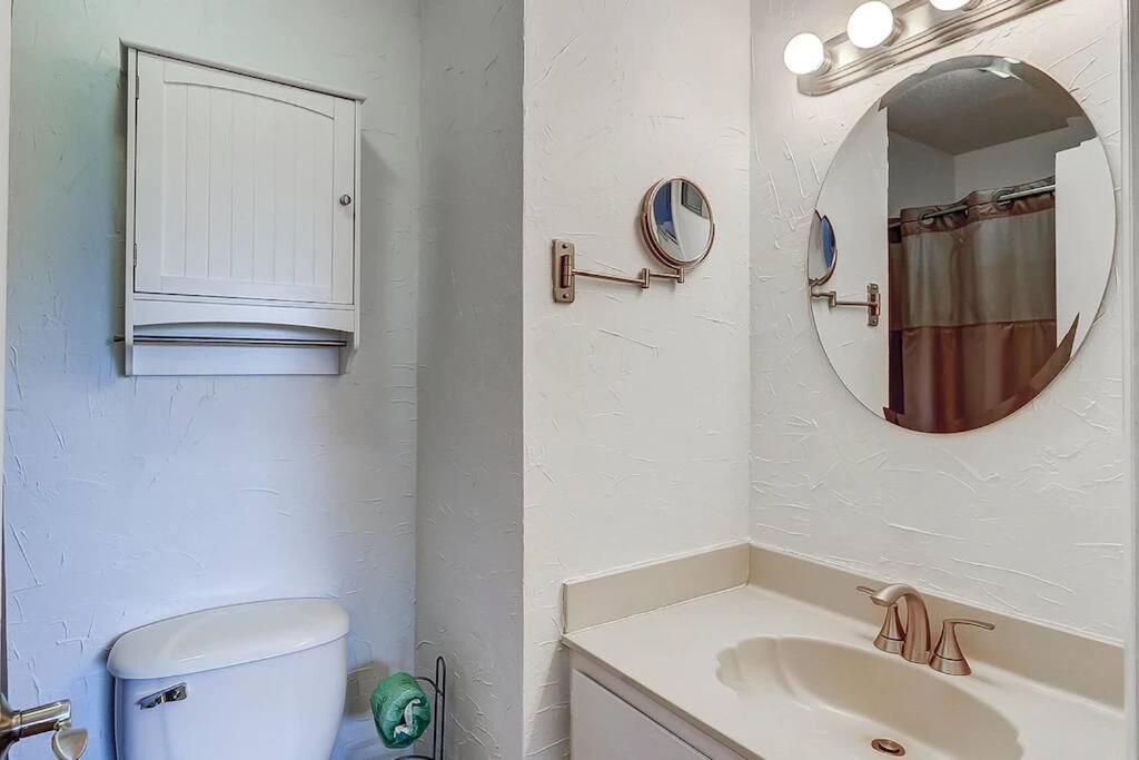 Apartment Breeze- 2 Bedroom Pools, Hot Tub, Tennis, *