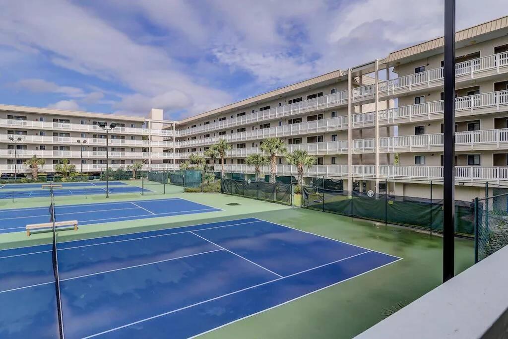 Apartment Breeze- 2 Bedroom Pools, Hot Tub, Tennis, *