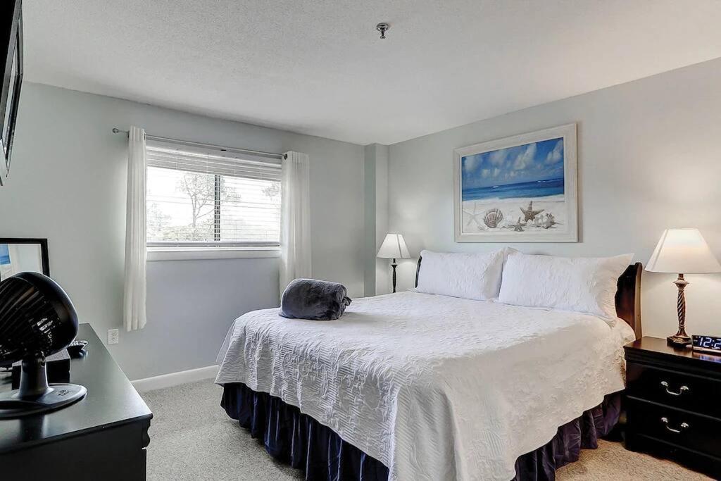 Apartment Breeze- 2 Bedroom Pools, Hot Tub, Tennis,