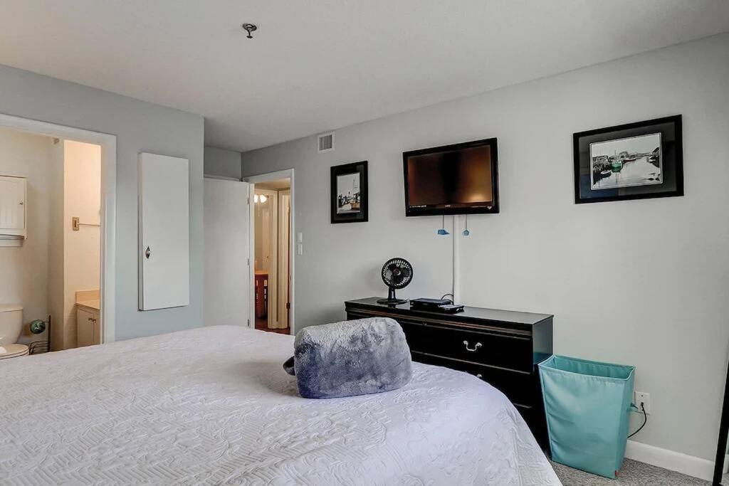 Breeze- 2 Bedroom Pools, Hot Tub, Tennis, Apartment *