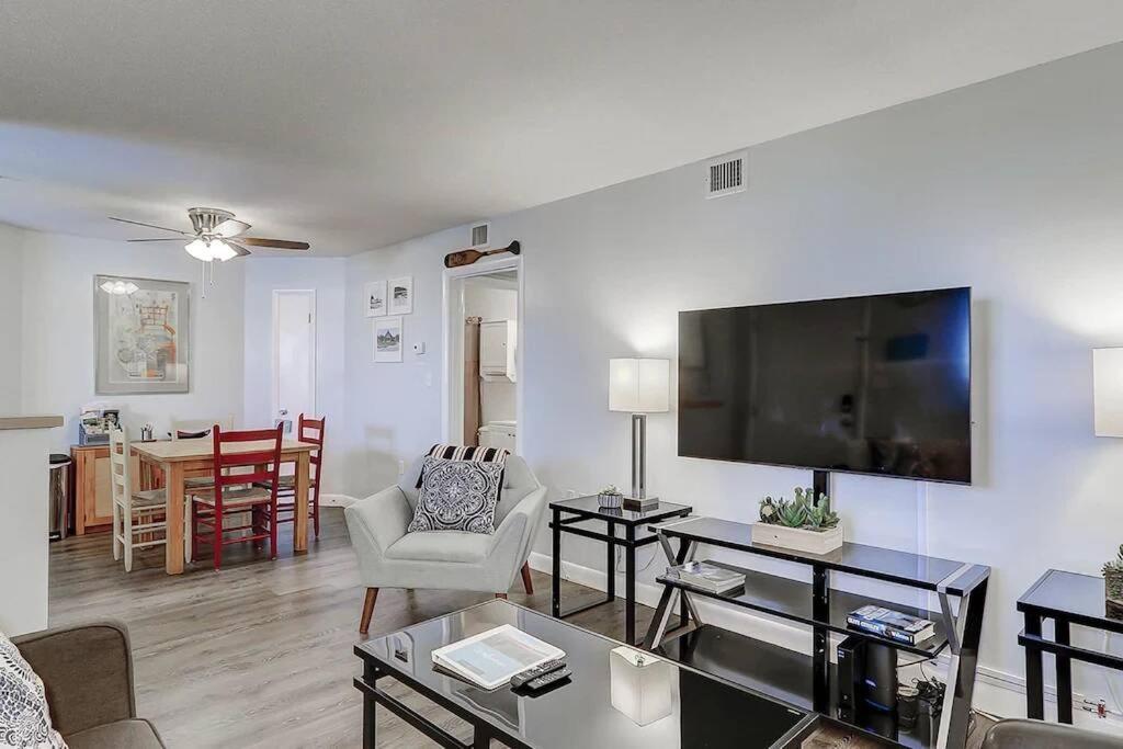 Breeze- 2 Bedroom Pools, Hot Tub, Tennis, Apartment Hilton Head Island