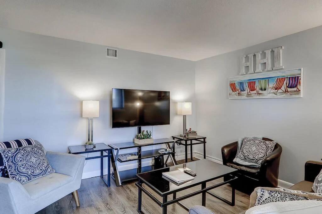 Apartment Breeze- 2 Bedroom Pools, Hot Tub, Tennis, Hilton Head Island