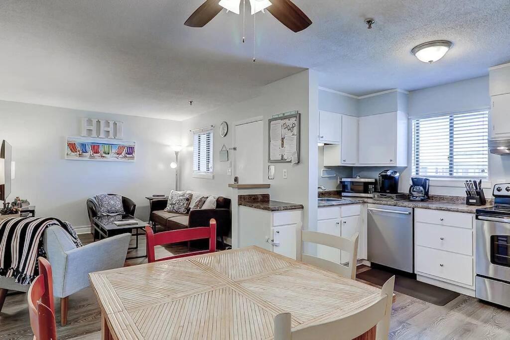 Breeze- 2 Bedroom Pools, Hot Tub, Tennis,