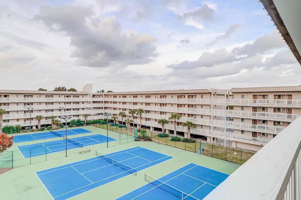 Breeze- 2 Bedroom Pools, Hot Tub, Tennis, Apartment Hilton Head Island