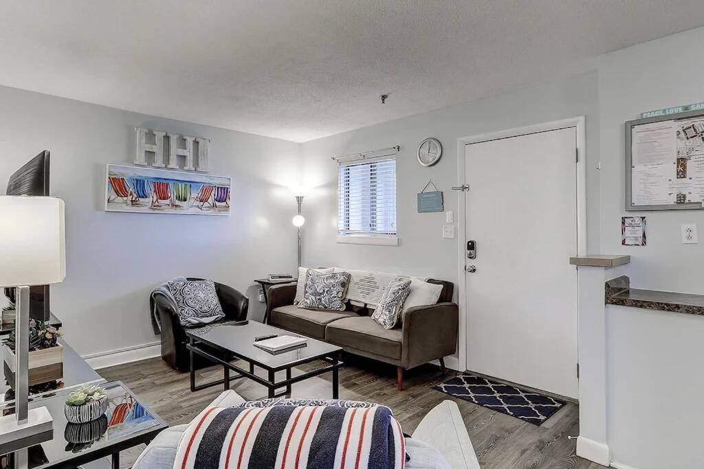 Apartment Breeze- 2 Bedroom Pools, Hot Tub, Tennis, Hilton Head Island