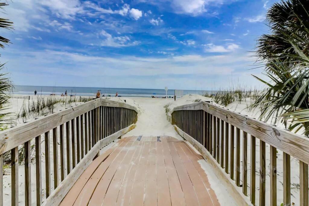 Breeze- 2 Bedroom Pools, Hot Tub, Tennis,