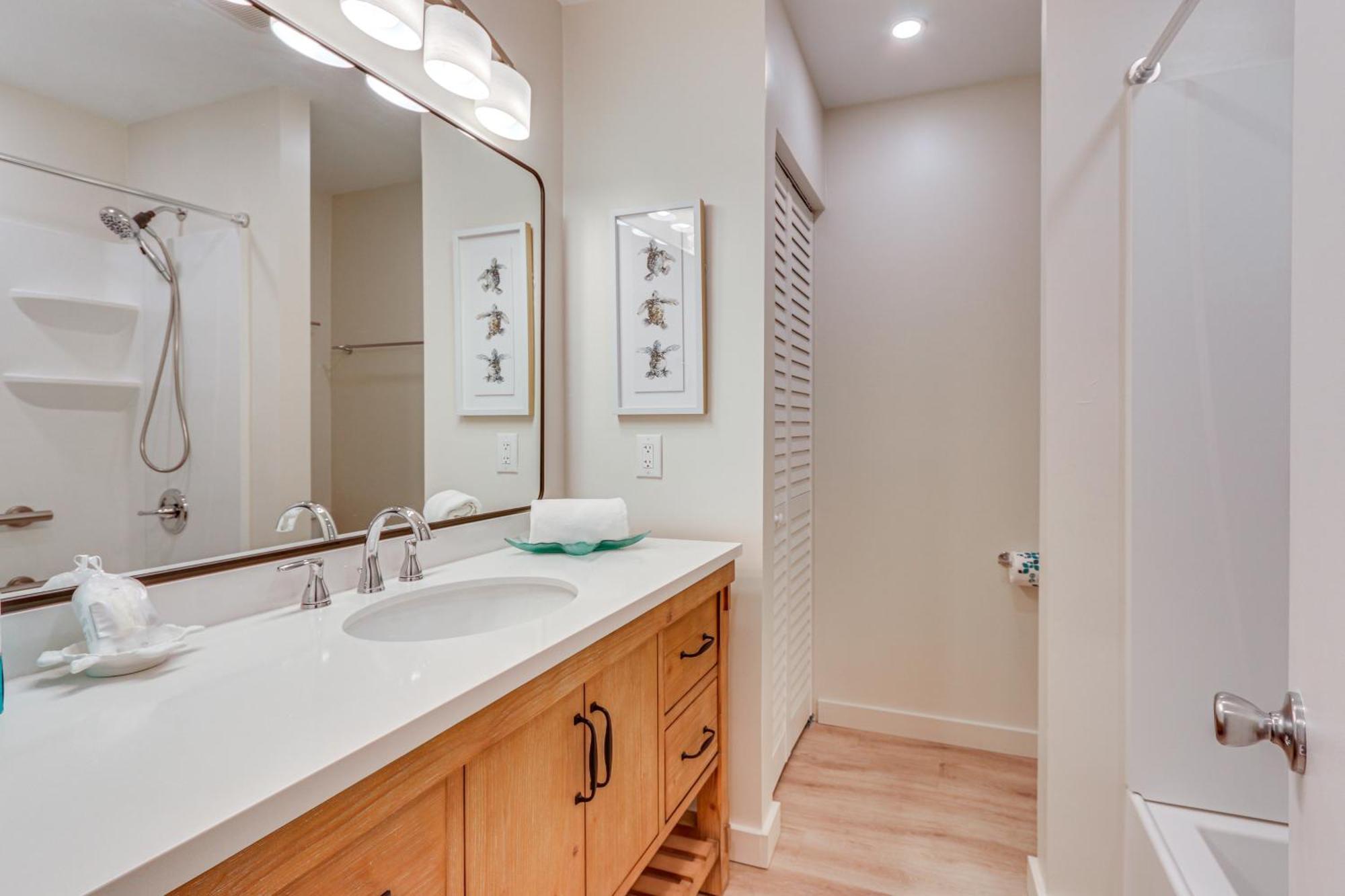 Modern Hilton Head Retreat Walk To And Golf!