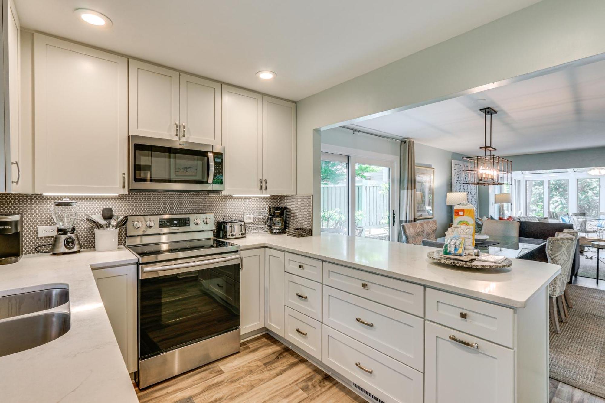Modern Hilton Head Retreat Walk To And Golf! Holiday home