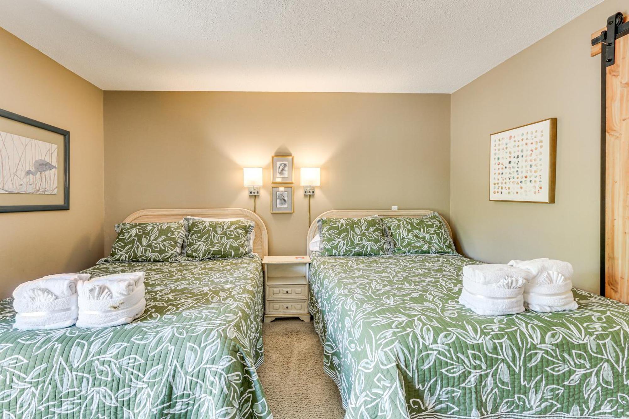 Modern Hilton Head Retreat Walk To And Golf! Holiday home