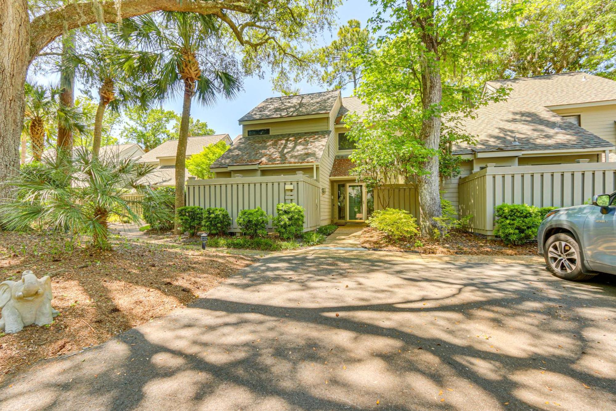 Modern Hilton Head Retreat Walk To And Golf! Holiday home *