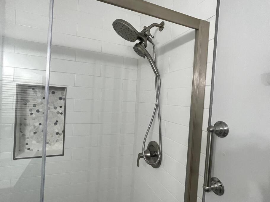 Sandy Feet Retreat-new Shower-steps To The Ocean Apartment Hilton Head Island