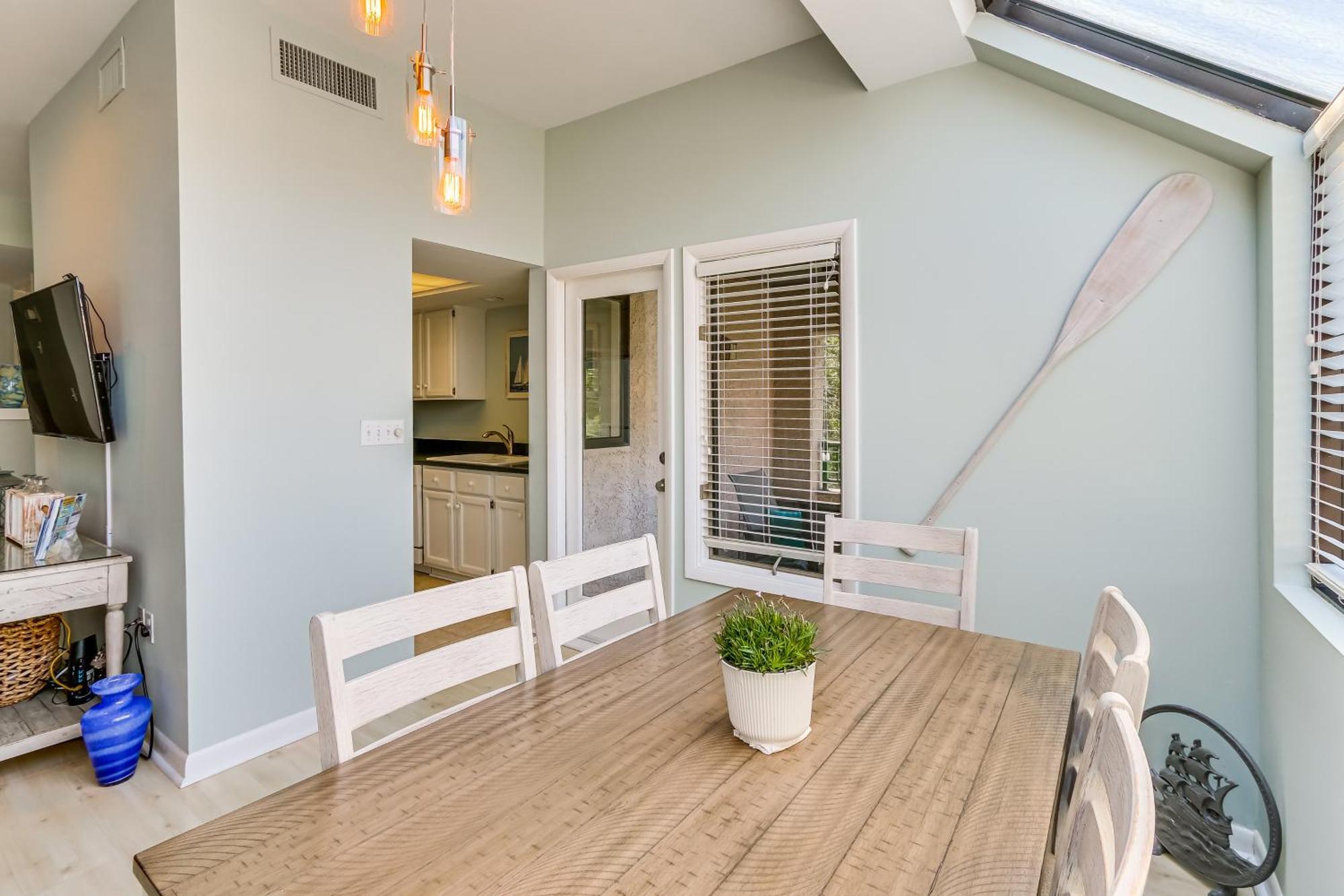 Apartment 2 Mi To Dog-friendly Hilton Head Condo!