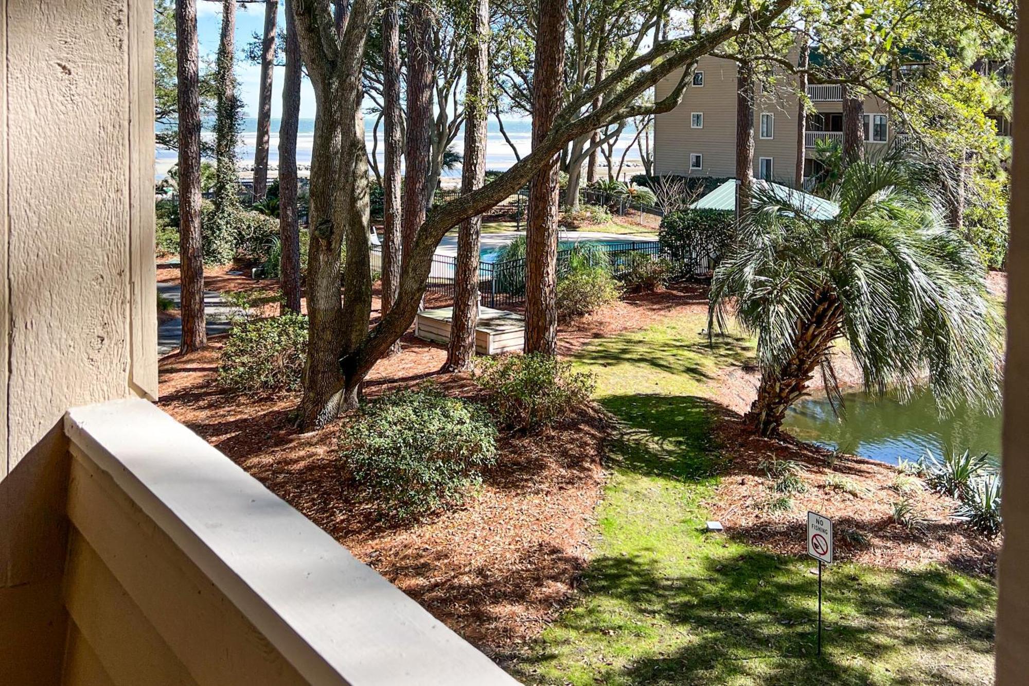 Apartment On Port Royal Sound Iv *