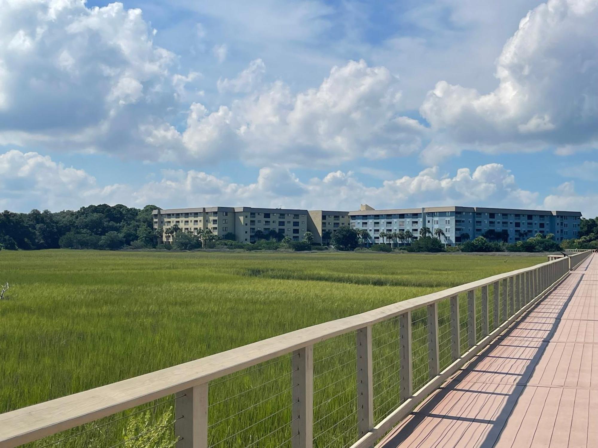 Breeze- 2 Bedroom Pools, Hot Tub, Tennis, Apartment *