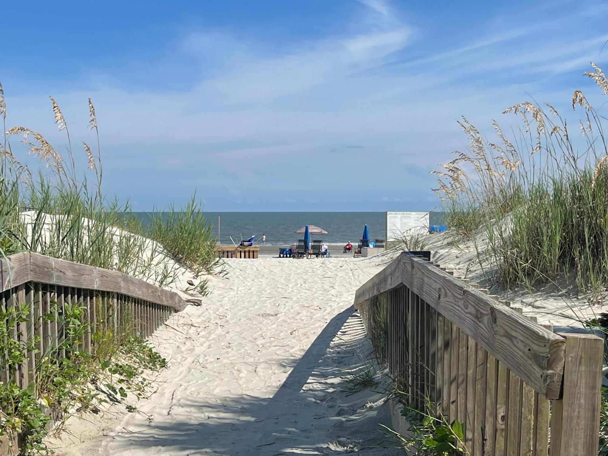 Apartment Breeze- 2 Bedroom Pools, Hot Tub, Tennis, Hilton Head Island