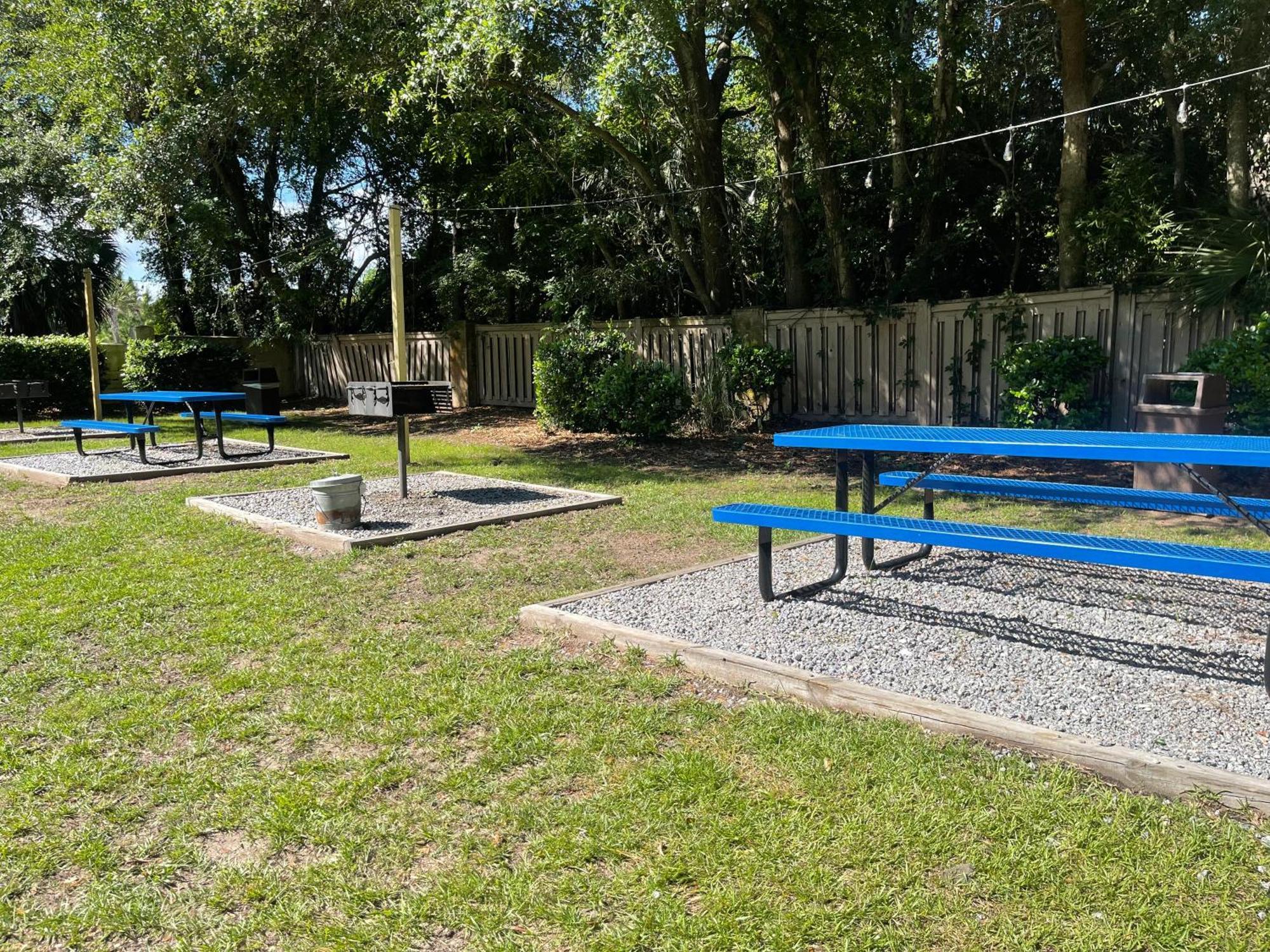 Breeze- 2 Bedroom Pools, Hot Tub, Tennis, Apartment