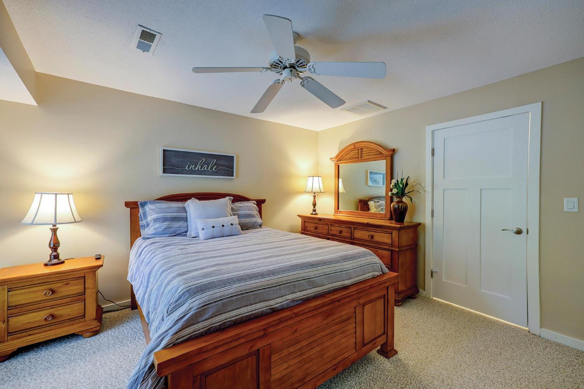 Updated Luxury Two Bedroom The Greens New Baths Walk In Shower Kitchen Golf Views *