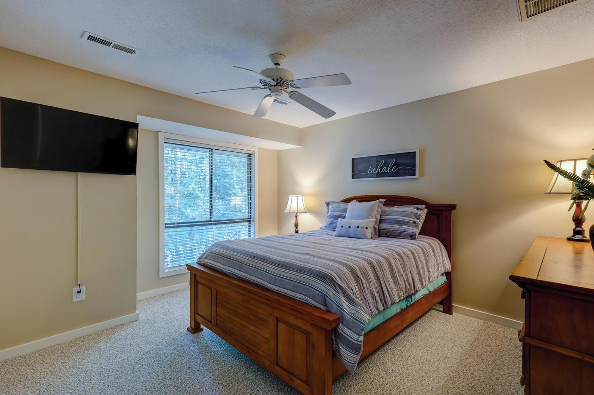 Updated Luxury Two Bedroom The Greens New Baths Walk In Shower Kitchen Golf Views