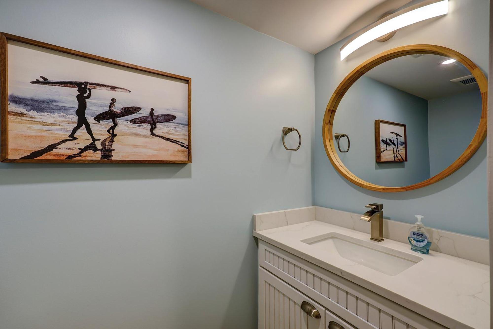 Updated Luxury Two Bedroom The Greens New Baths Walk In Shower Kitchen Golf Views Holiday home *