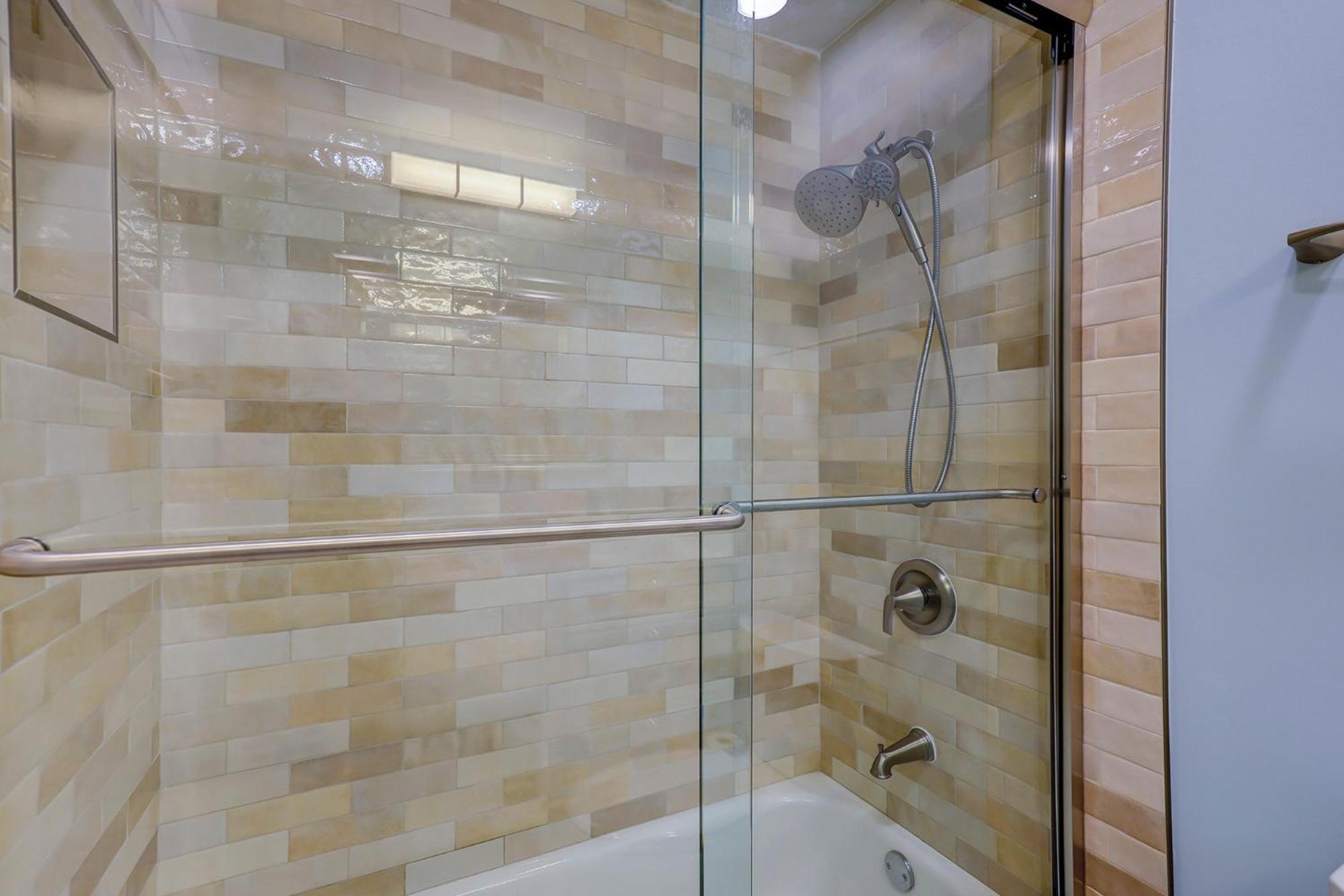 Updated Luxury Two Bedroom The Greens New Baths Walk In Shower Kitchen Golf Views Hilton Head Island