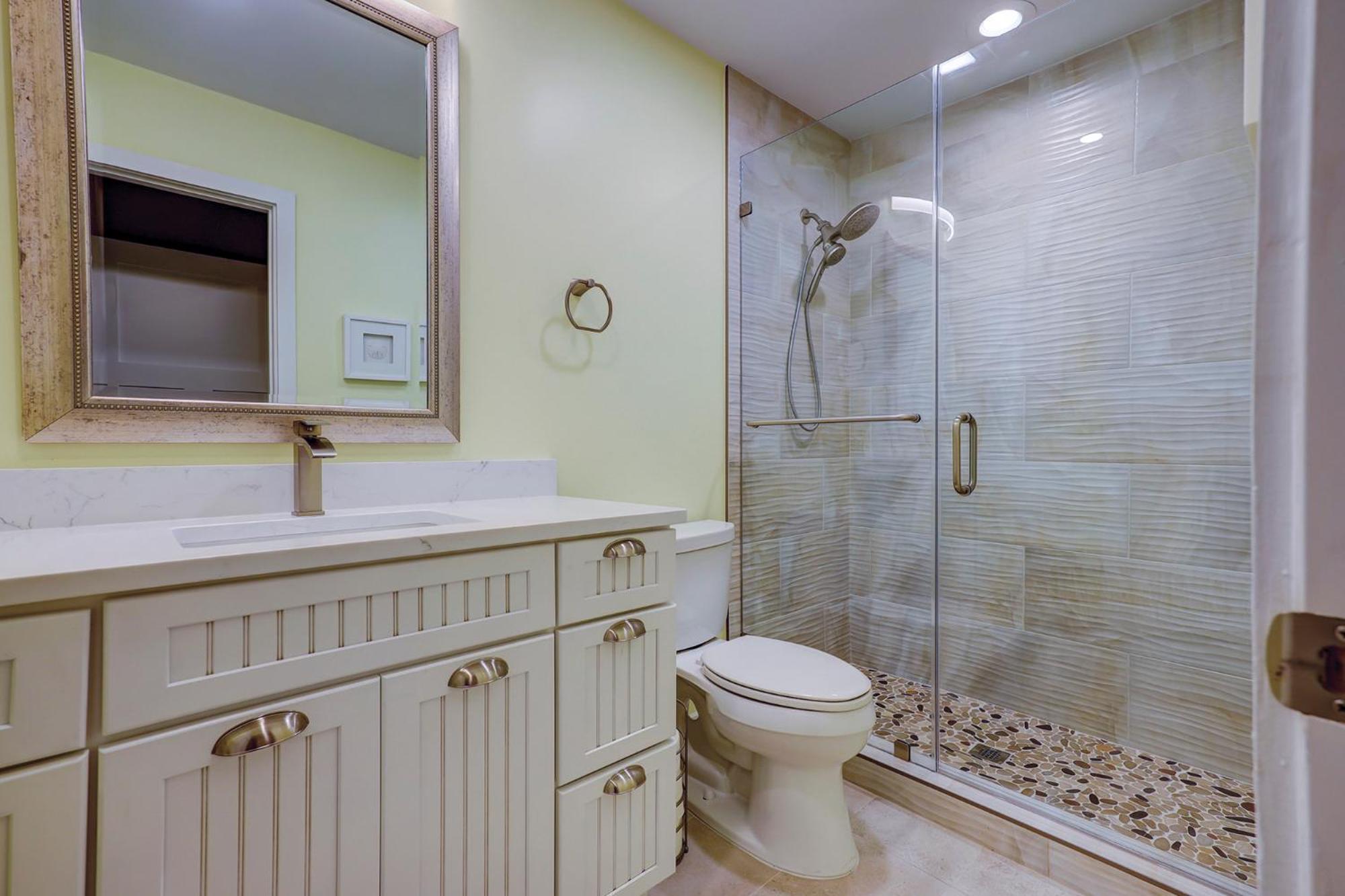 Holiday home Updated Luxury Two Bedroom The Greens New Baths Walk In Shower Kitchen Golf Views *