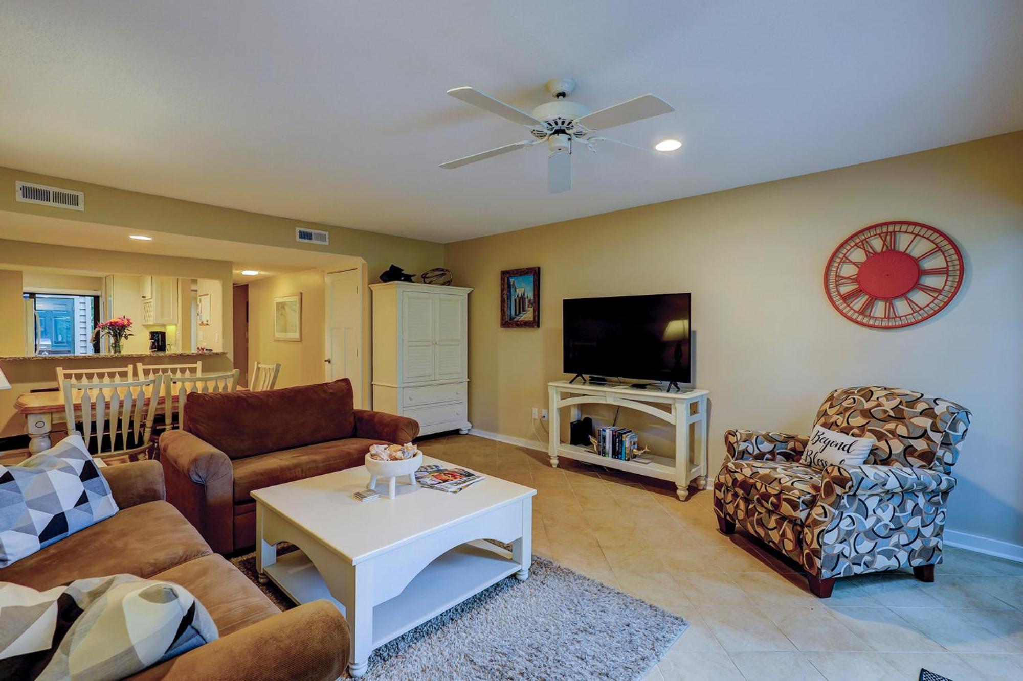 Updated Luxury Two Bedroom The Greens New Baths Walk In Shower Kitchen Golf Views