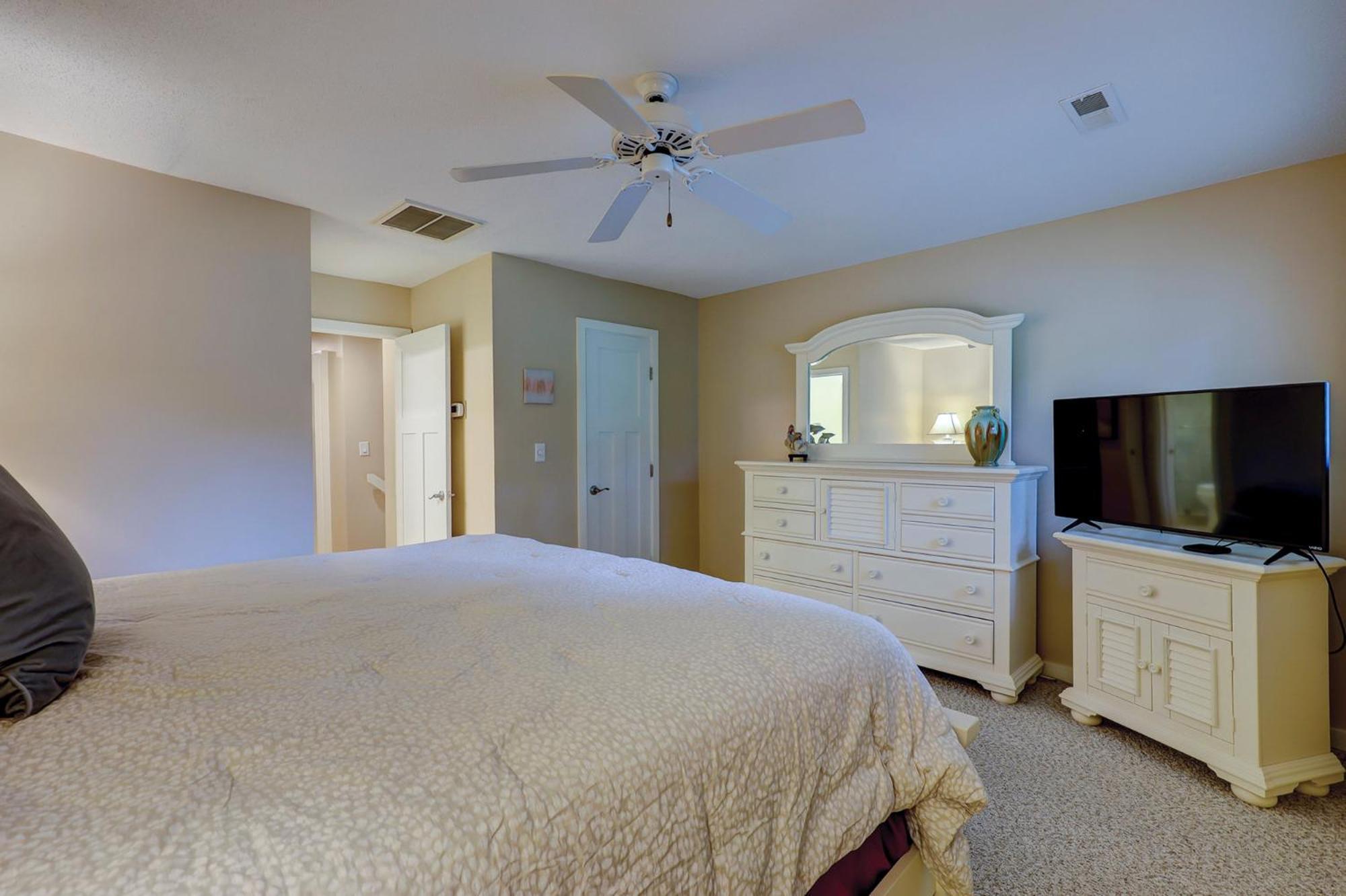 Holiday home Updated Luxury Two Bedroom The Greens New Baths Walk In Shower Kitchen Golf Views Hilton Head Island