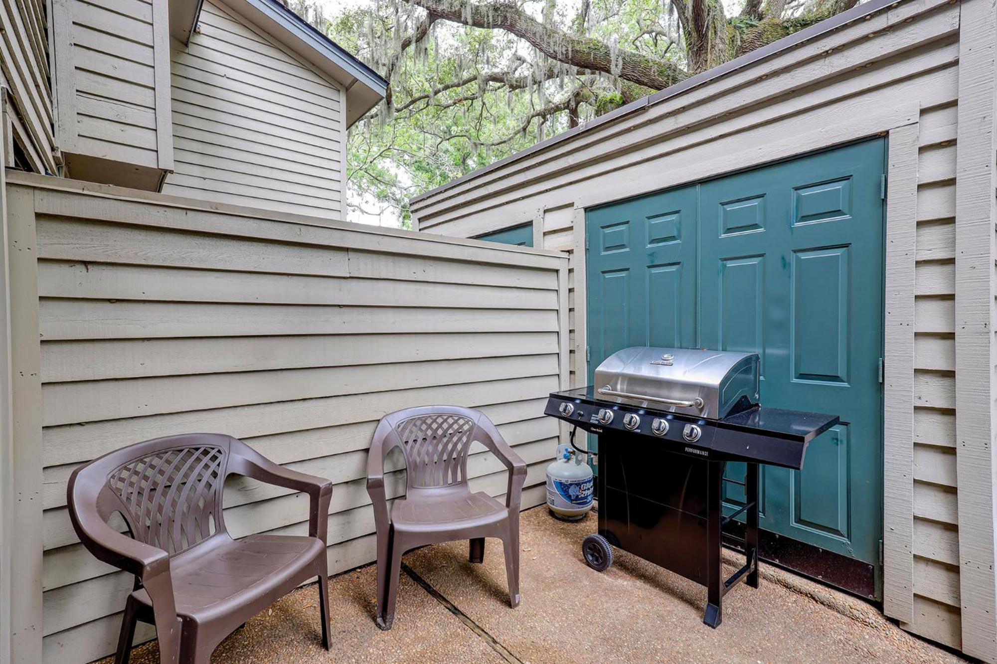 Updated Luxury Two Bedroom The Greens New Baths Walk In Shower Kitchen Golf Views * Hilton Head Island