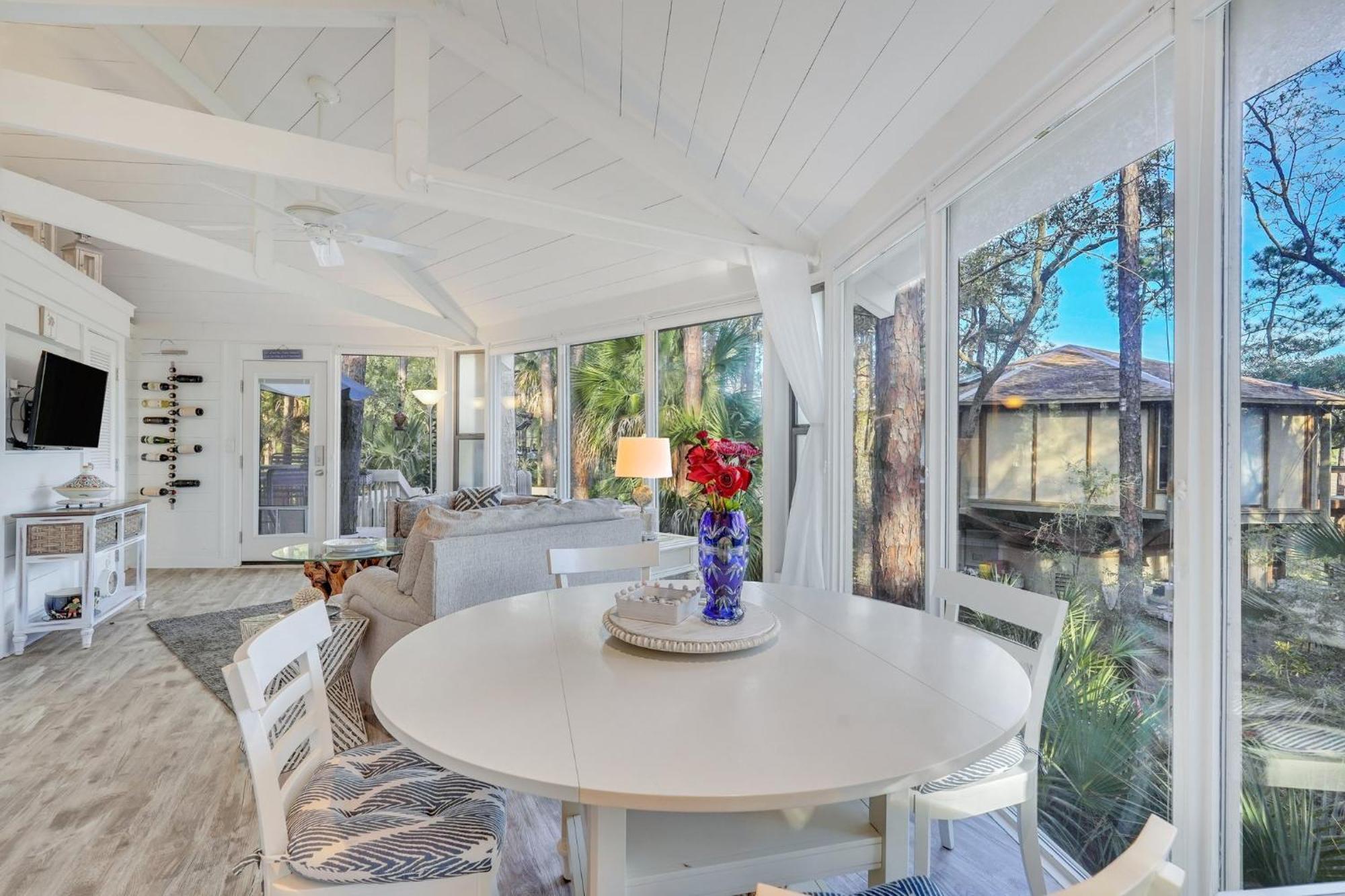 Treehouse, Harbourtown, Sea Pines Holiday home