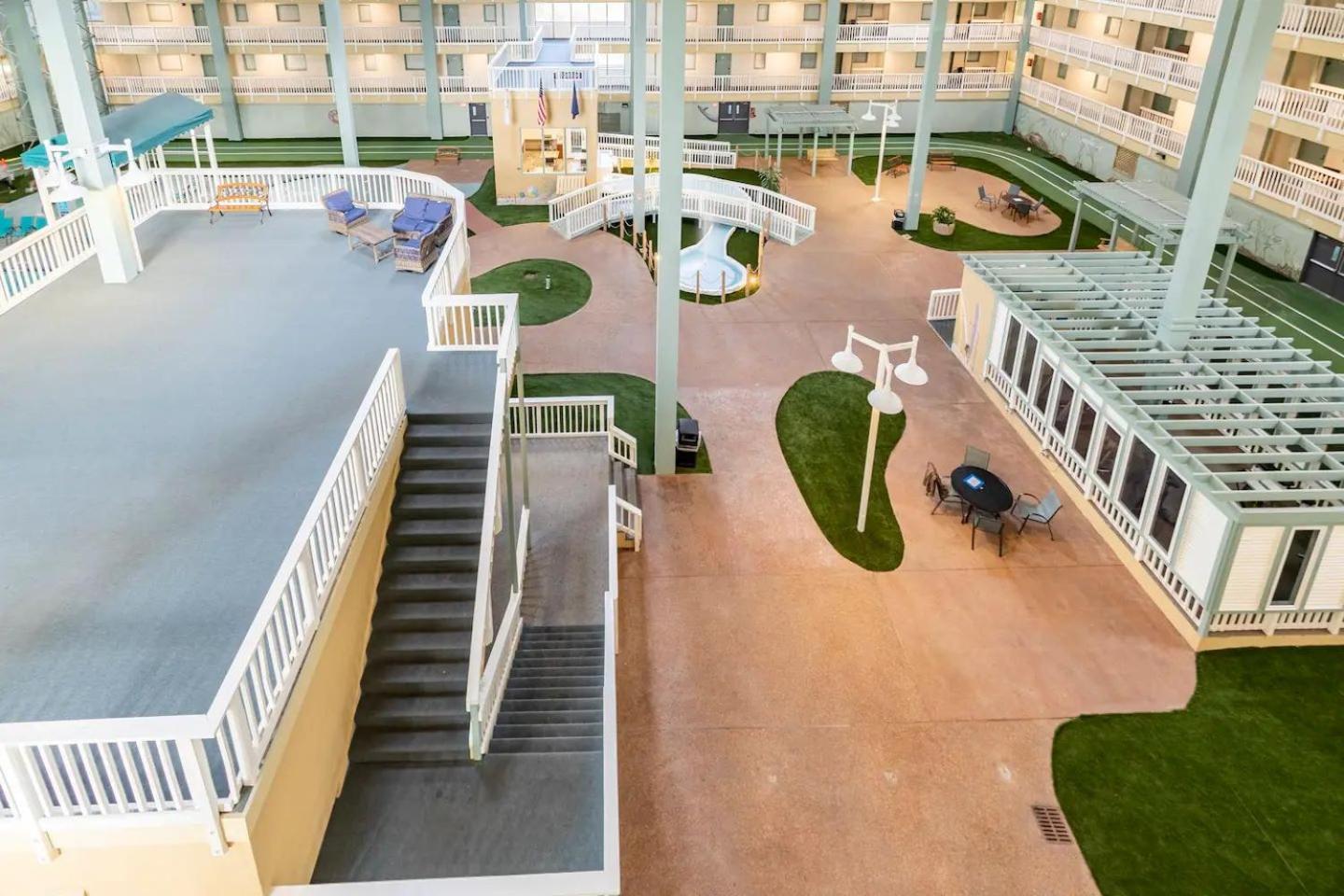 Cute Coastal Condo- 2 Bedrooms 2 Bathrooms- Pool, Hot Tub, Tennis, Pickleball Apartment *