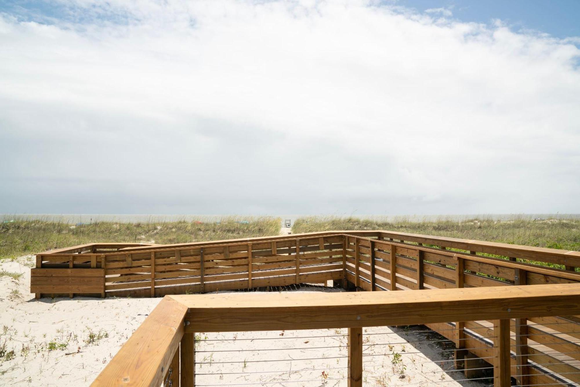 Walk To Pet Friendly Bbq Grill Holiday home Hilton Head Island